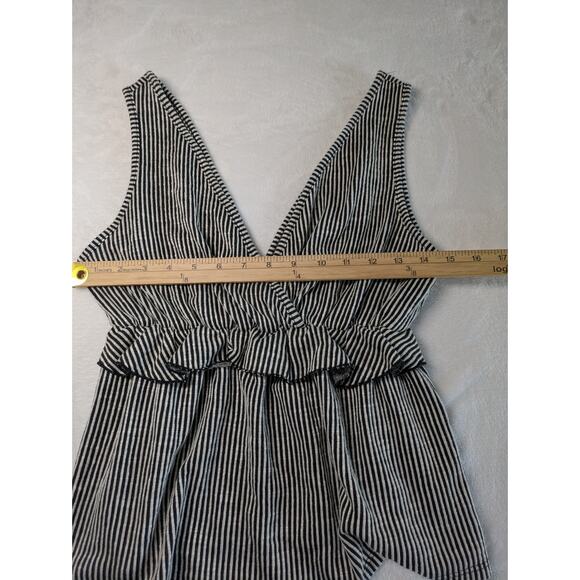 Caution To The Wind Womens Medium Sleeveless‎ Striped Peplum Top Black/White - Picture 4 of 6